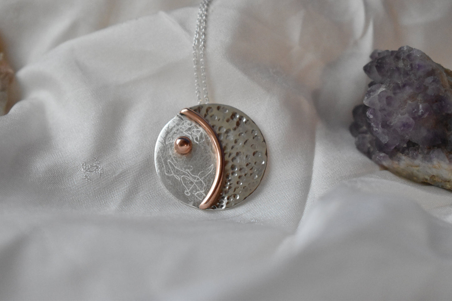 Pendentif lune de la collection astrale - Bijoux en argent et cuivre
