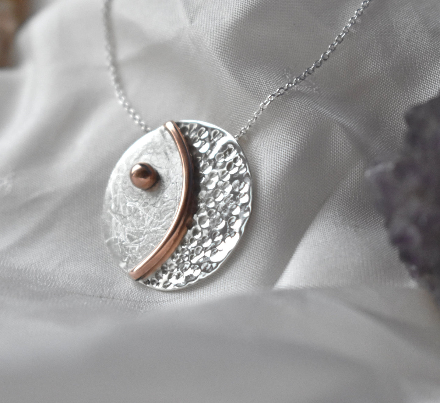 Pendentif lune de la collection astrale - Bijoux en argent et cuivre