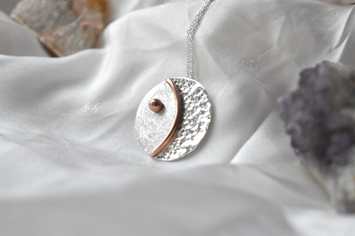 Pendentif lune de la collection astrale - Bijoux en argent et cuivre