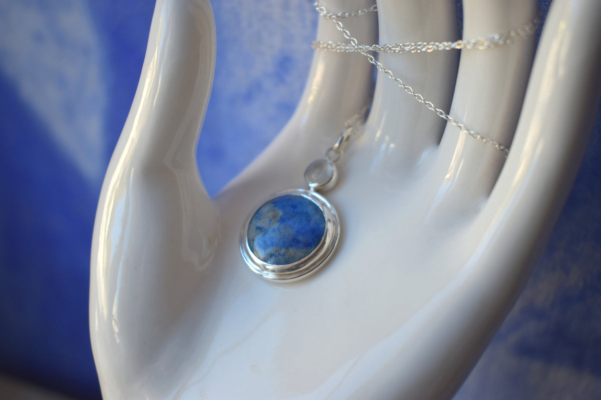 "Lemniscate" collier en argent 925, pierre de lune et lapis-lazuli