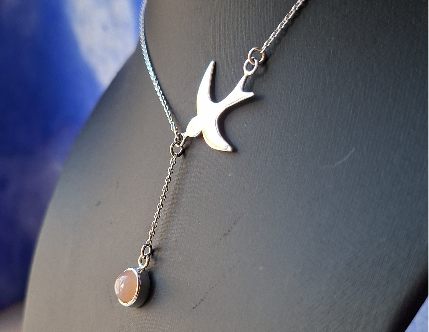 Collier hirondelle et pierre de lune - Pièce unique en argent