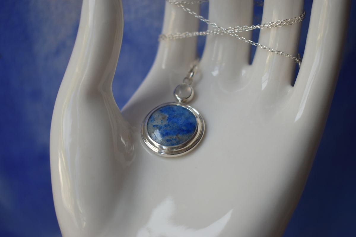 "Lemniscate" collier en argent 925, pierre de lune et lapis-lazuli