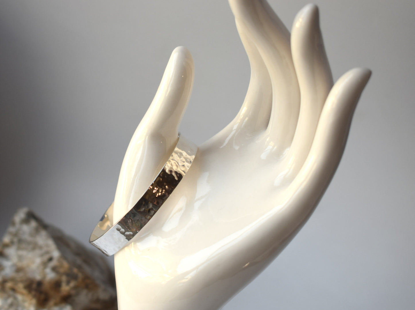 Manchette en argent massif - L'éclat brut