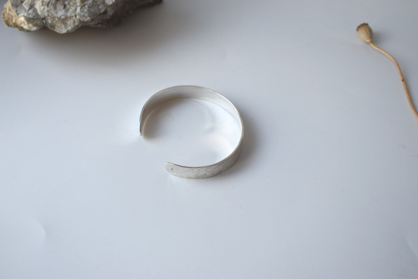 Manchette en argent massif - L'éclat brut